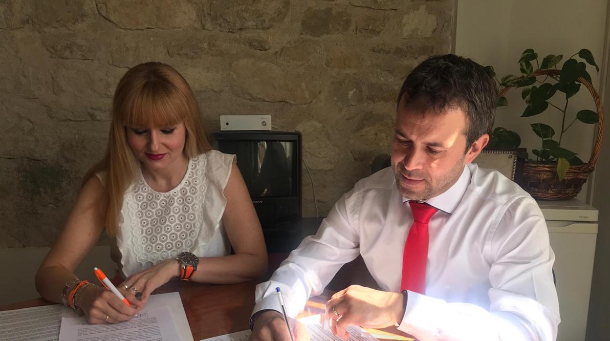 El alcalde, Julio Millán, y la portavoz de Ciudadanos, María Cantos