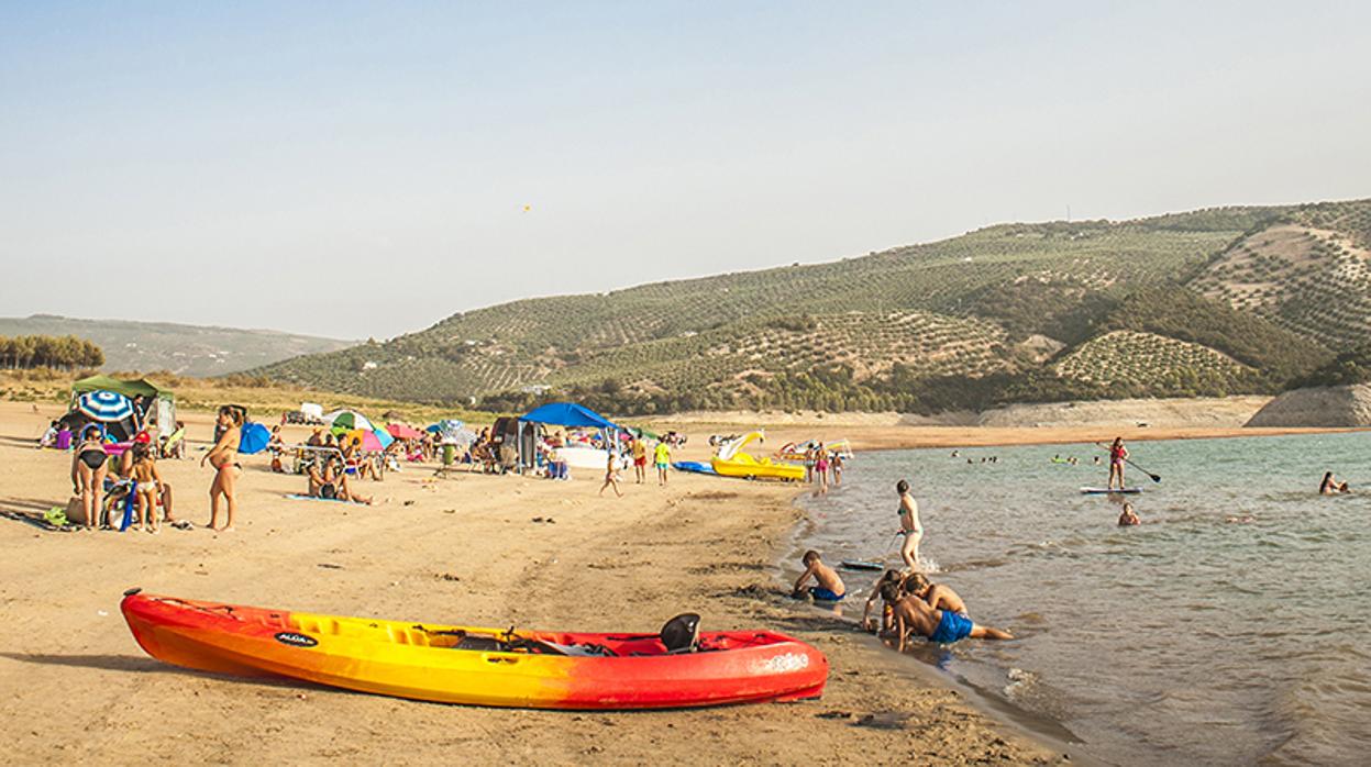 Playa de Valdearenas, en el pantano de Iznájar