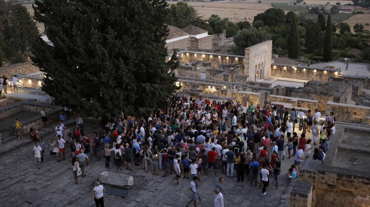 Visita nocturna a Medina Azahara el verano pasado