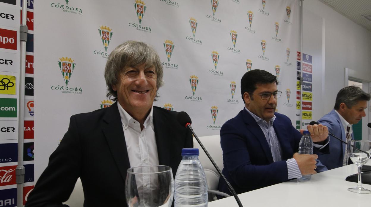 El nuevo entrenador del Córdoba CF, Enrique Martín, en la presentación como nuevo técnico