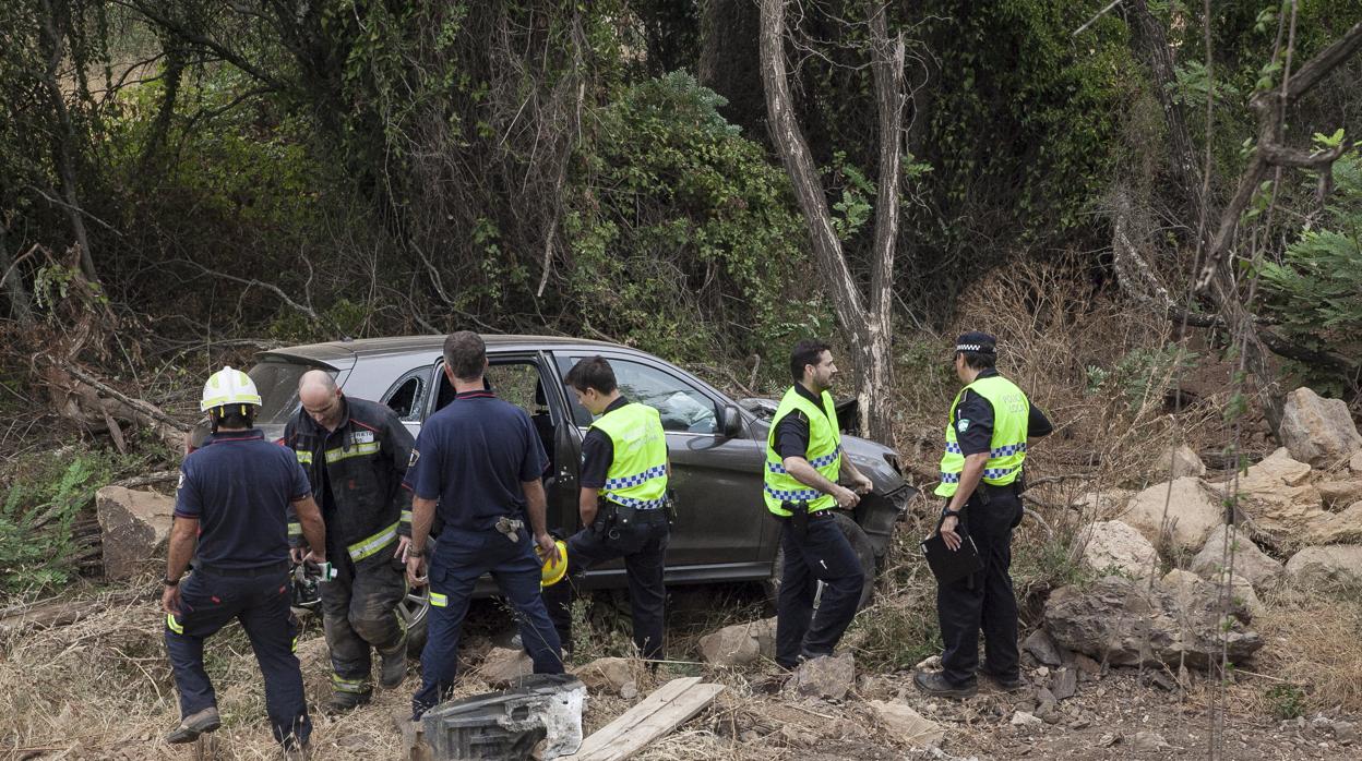Un coche se sale de la vía en la carretera del Brillanet