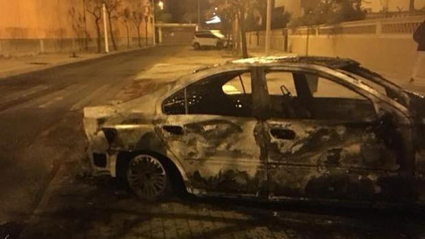 Quema su coche y luego denuncia que se lo han robado para cobrar el seguro