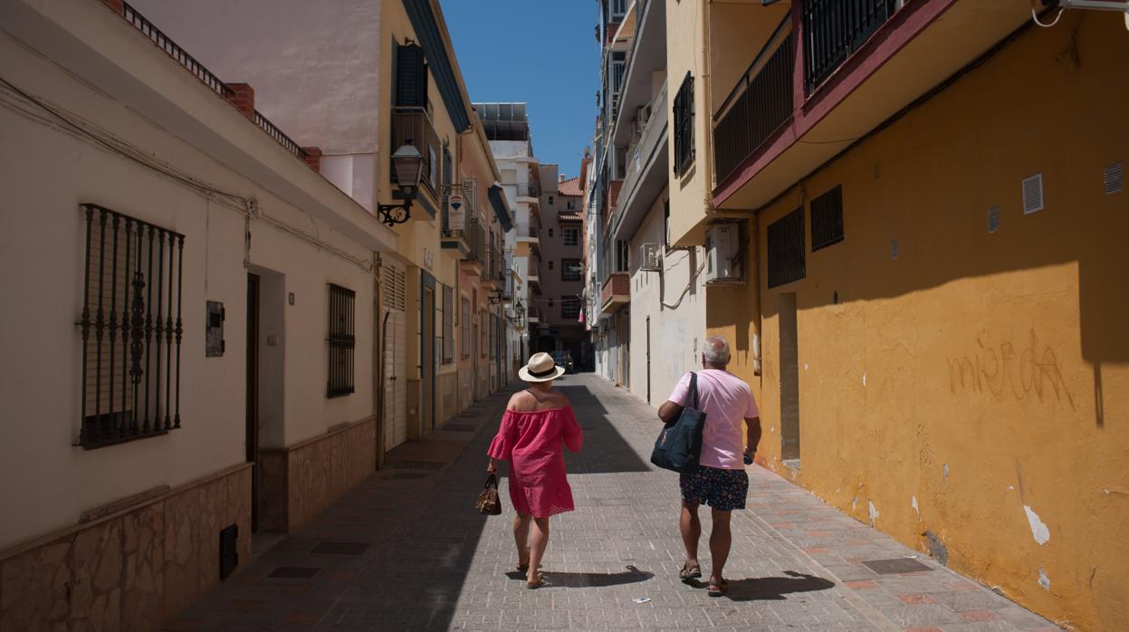 Callejón de Fuengirola en el que estaba siendo atracada la mujer a la que auxilió Borja