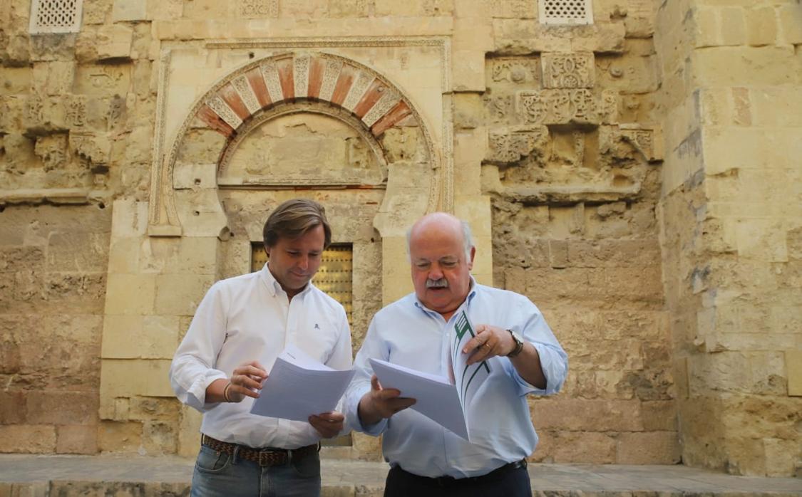 El delegado de la Junta Antonio Repullo y el consejero Jesús Aguirre