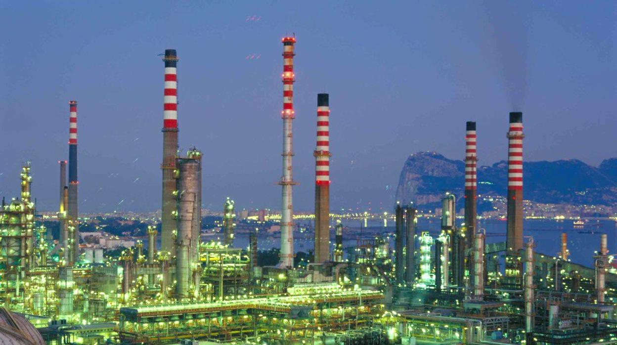 Imagen de la refinería Cepsa situada en San Roque