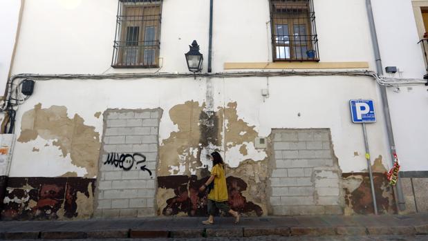 Los solares y casas vacías del Casco Histórico de Córdoba ocupan nueve veces el Arcángel