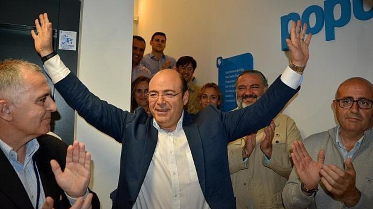 Sebastián Pérez, tras ser reelegido presidente del PP de Granada en el congreso de 2017.