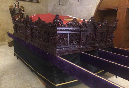 Paso del Nazareno de Cañete de las Torres, preparado en la iglesia de San Miguel para la magna de Córdoba