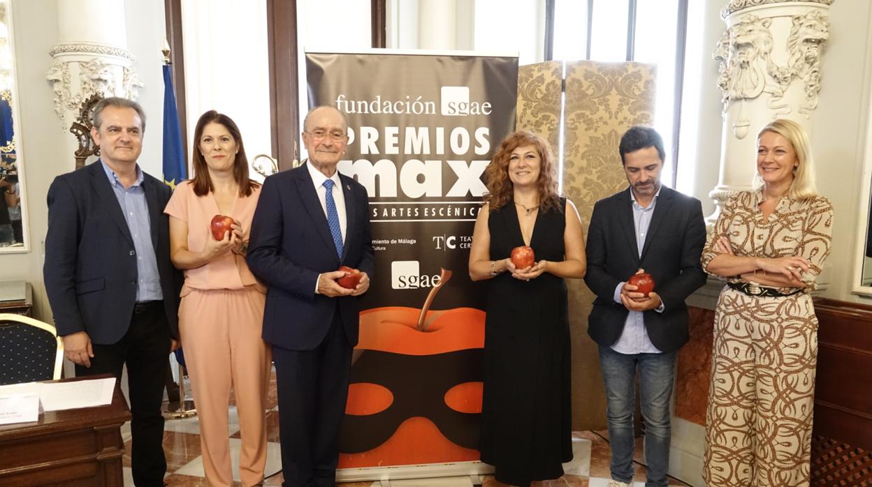 Juan Antonio Vigar, director-gerente del Teatro Cervantes, Noelia Losada, concejala delegada de Cultura, Francisco de la Torre, alcalde de Málaga, Verónica Repiso, directora de la SGAE, Juan Ramón Arnaiz, presidente de la Fundación SGAE