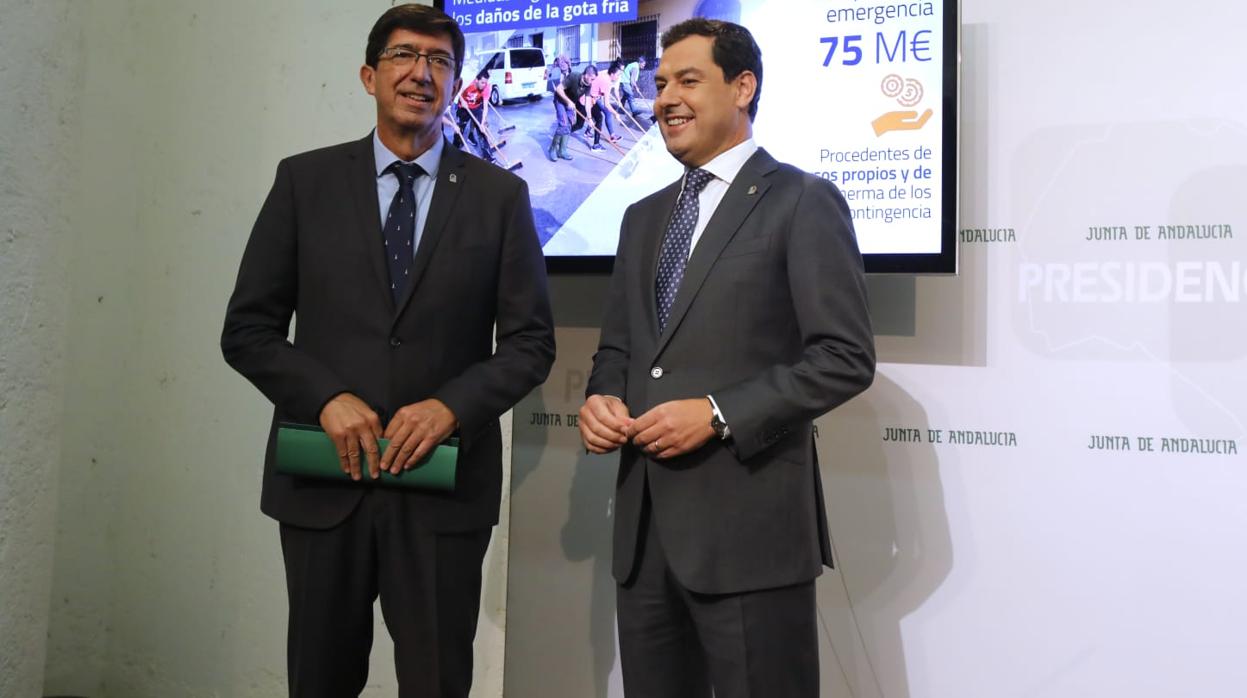 Juan Marín y Juanma Moreno en la presentación de las ayudas extraordinarias
