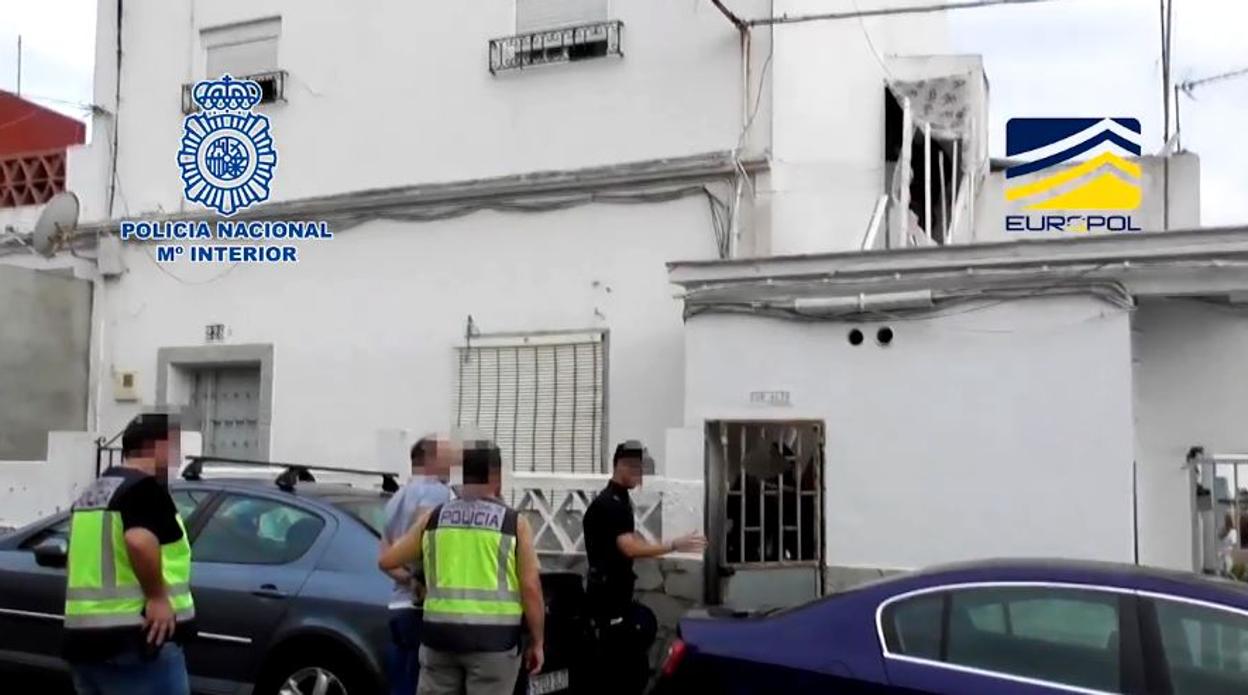 Imagen del momento de la detención por la Policía Nacional en Algeciras