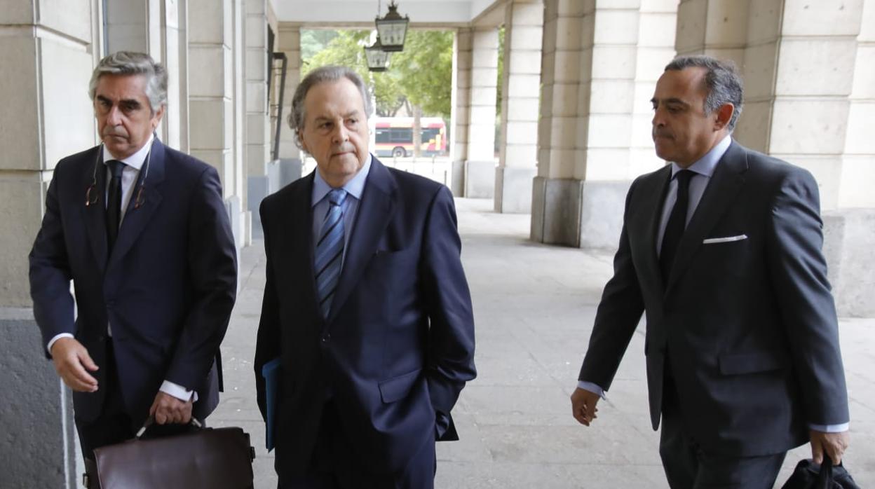 Tomás Pérez-Sauquillo a su llegada a los juzgados de Sevilla