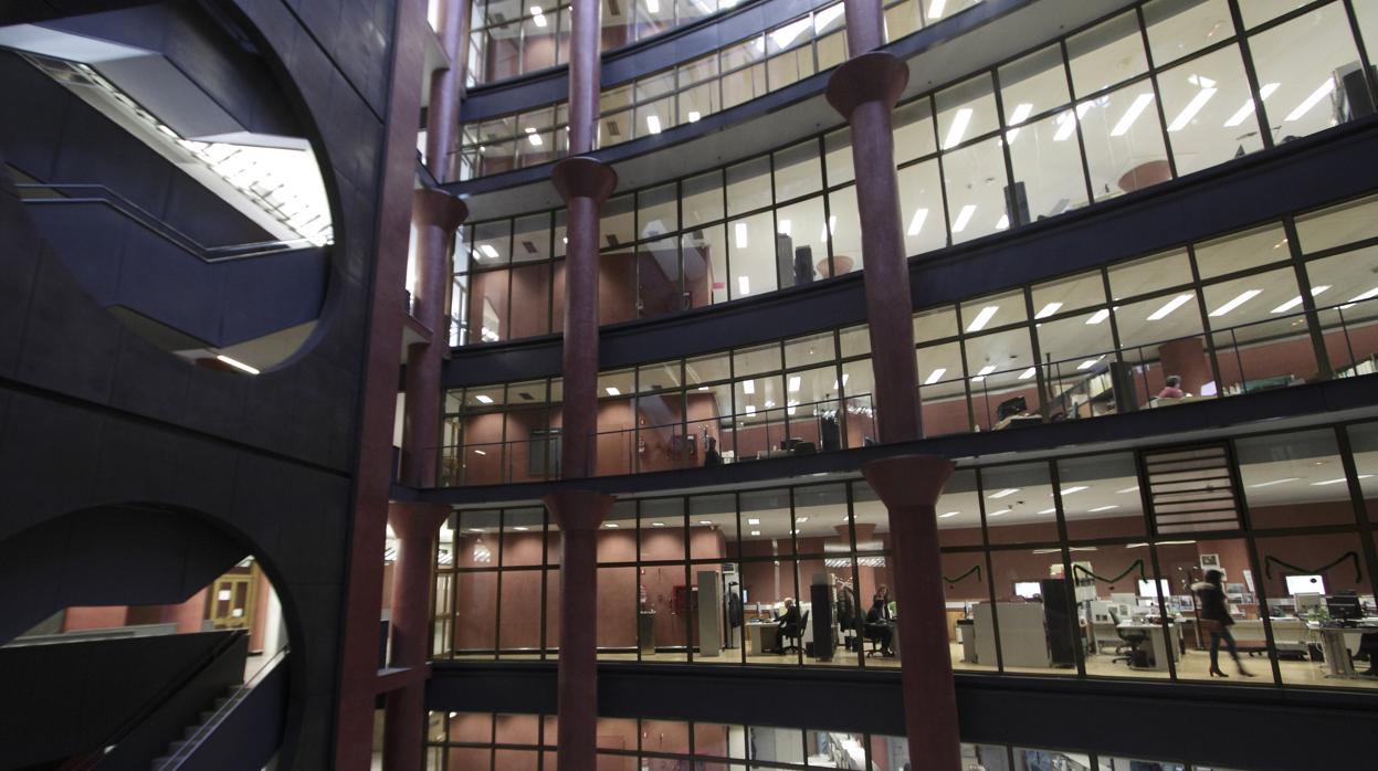 Interior del edificio Torre Triana de la Administración autonómica