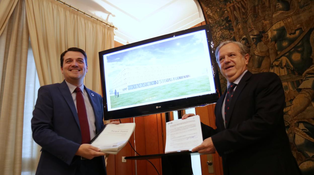 Bellido y Fuentes presentando el proyecto definitivo