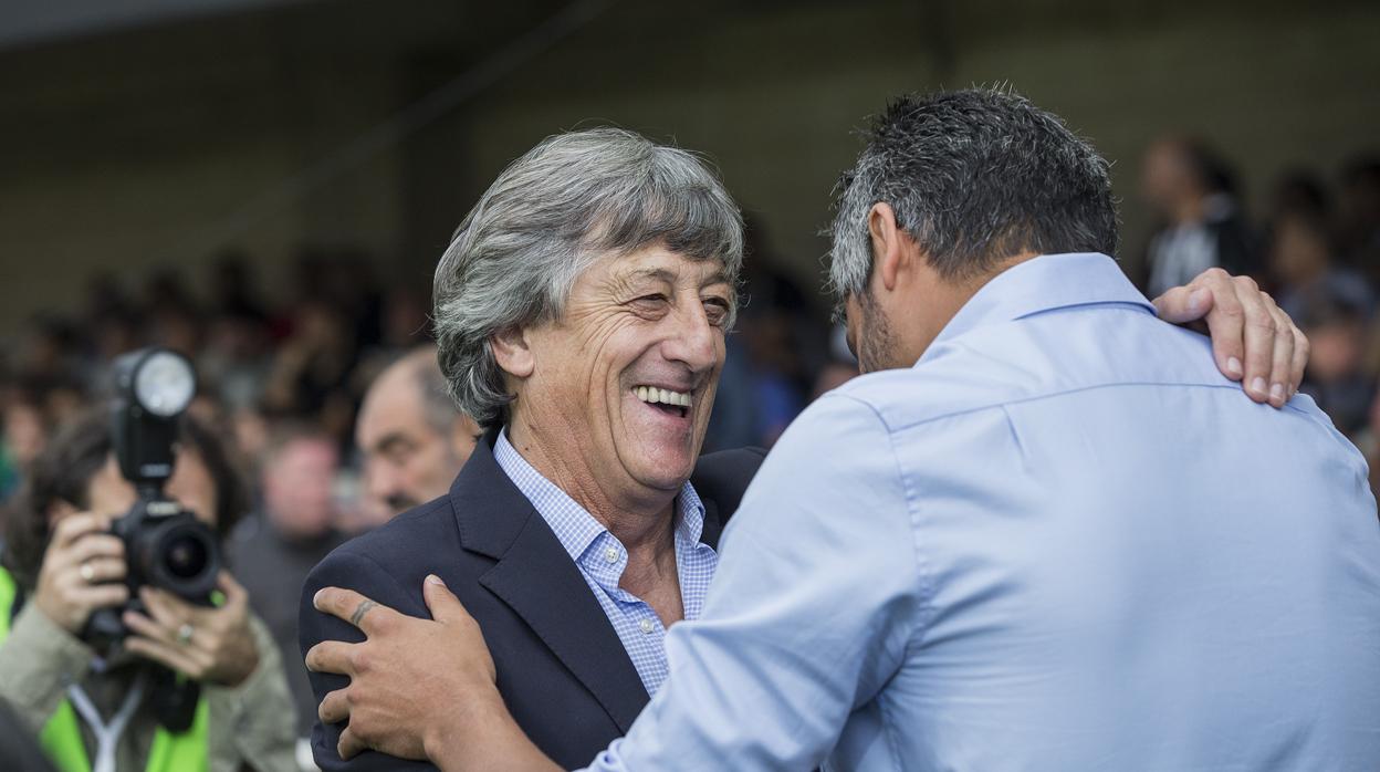 Martín saluda a Munúa