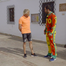 Calleja, con José Heras, el Cascamorras, vestido de arlequín.