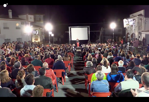 Como en un cine de verano, los participantes disfrutaron del programa en primicia.