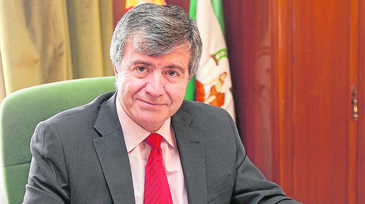 Juan Calvo-Rubio en su despacho