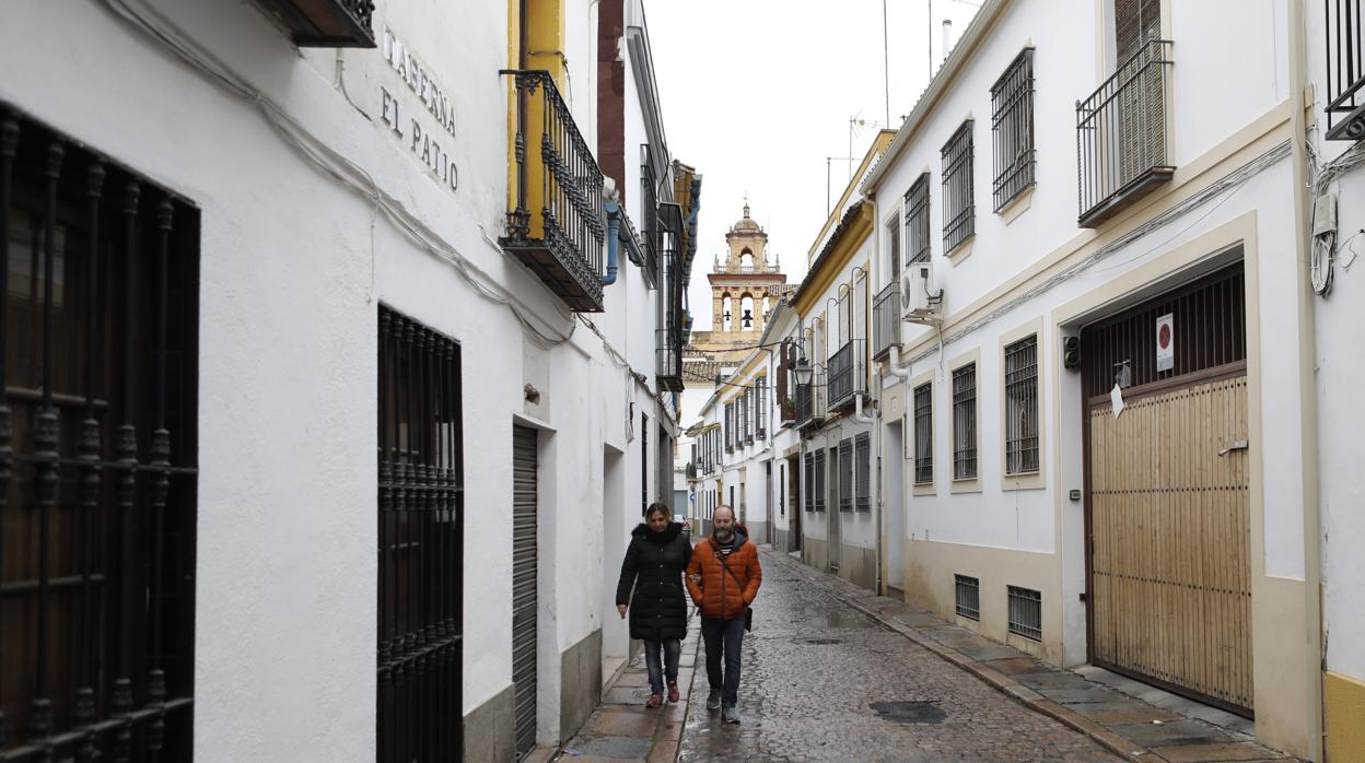 Calle Montero con la Taberna El Patio a la izquierda