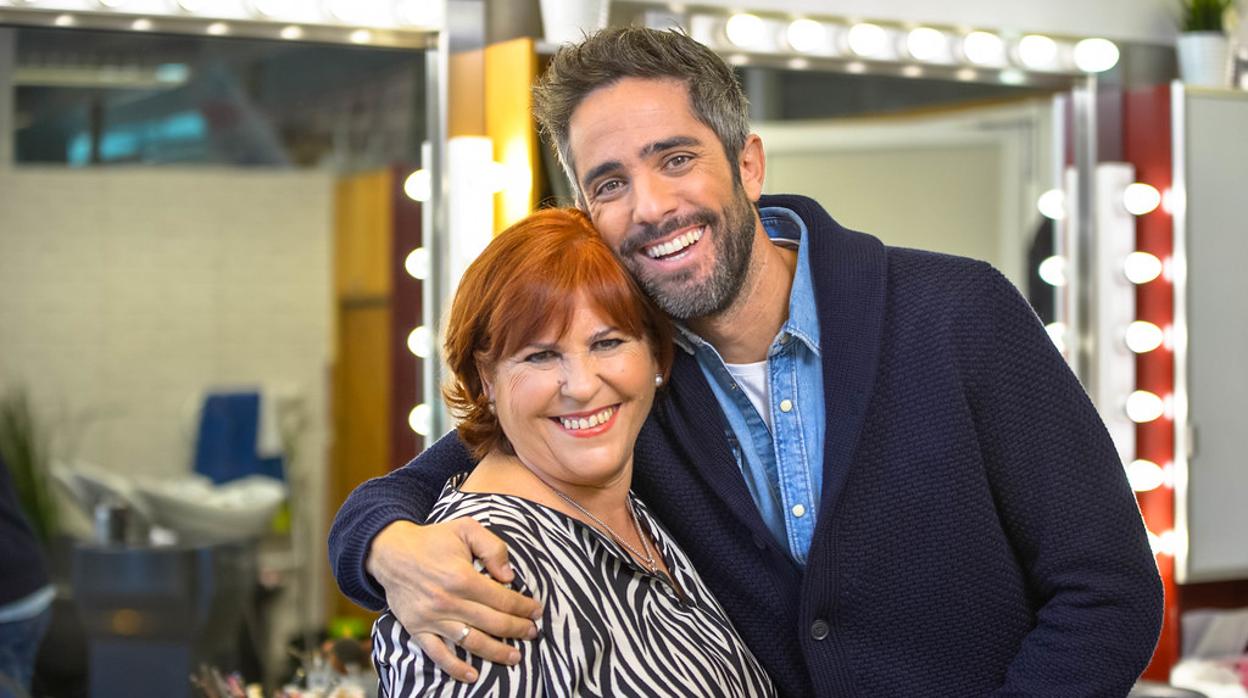 Roberto Leal con su madre Mercedes Guillén