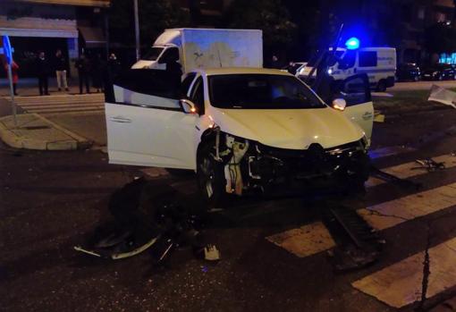 Destrozo en uno de los coches siniestrados en Córdoba