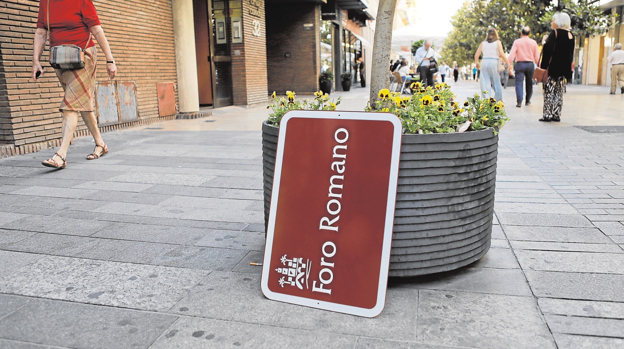 El cartel con la nueva nomenclatura de la calle Cruz Conde