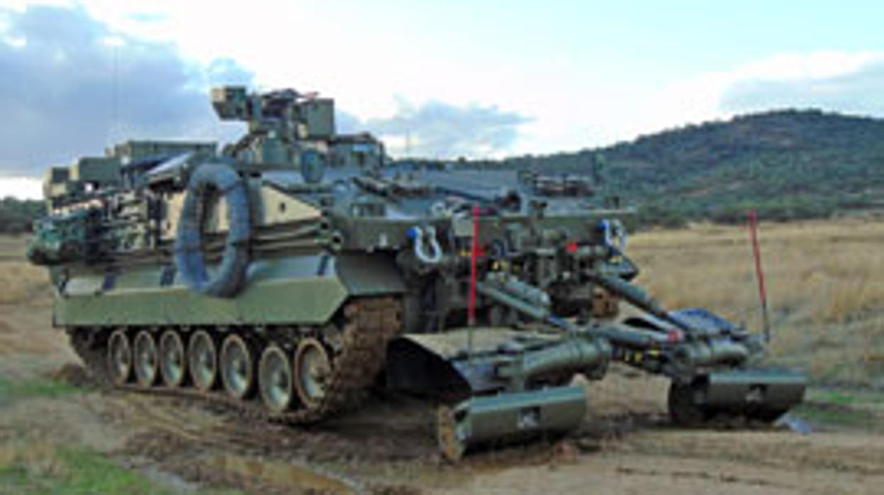 El vehículo «Castor» equipado con un rodillo contraminas