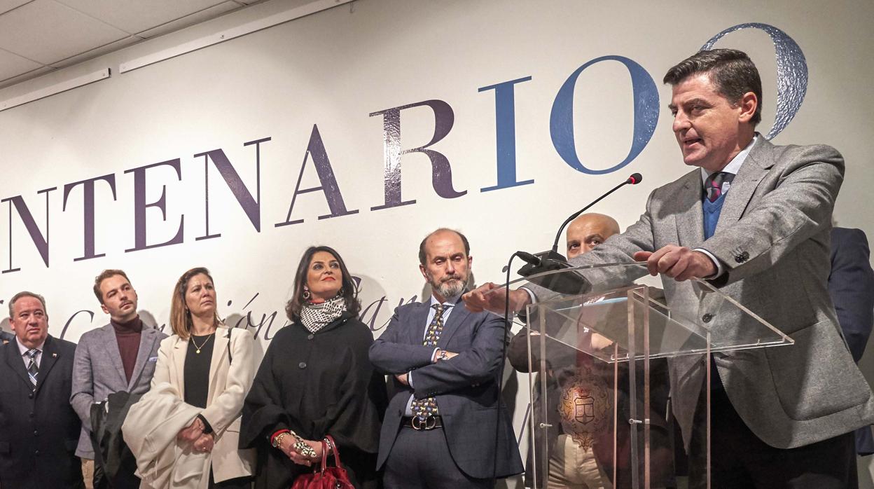 El presidente de la Hdad. Matriz, Santiago Padilla, se dirigie a los asistentes a la inauguración