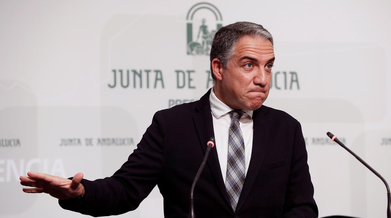 Elías Bendodo, en la rueda de Prensa explicando el hallazgo de las cajas fuertes en Sevilla