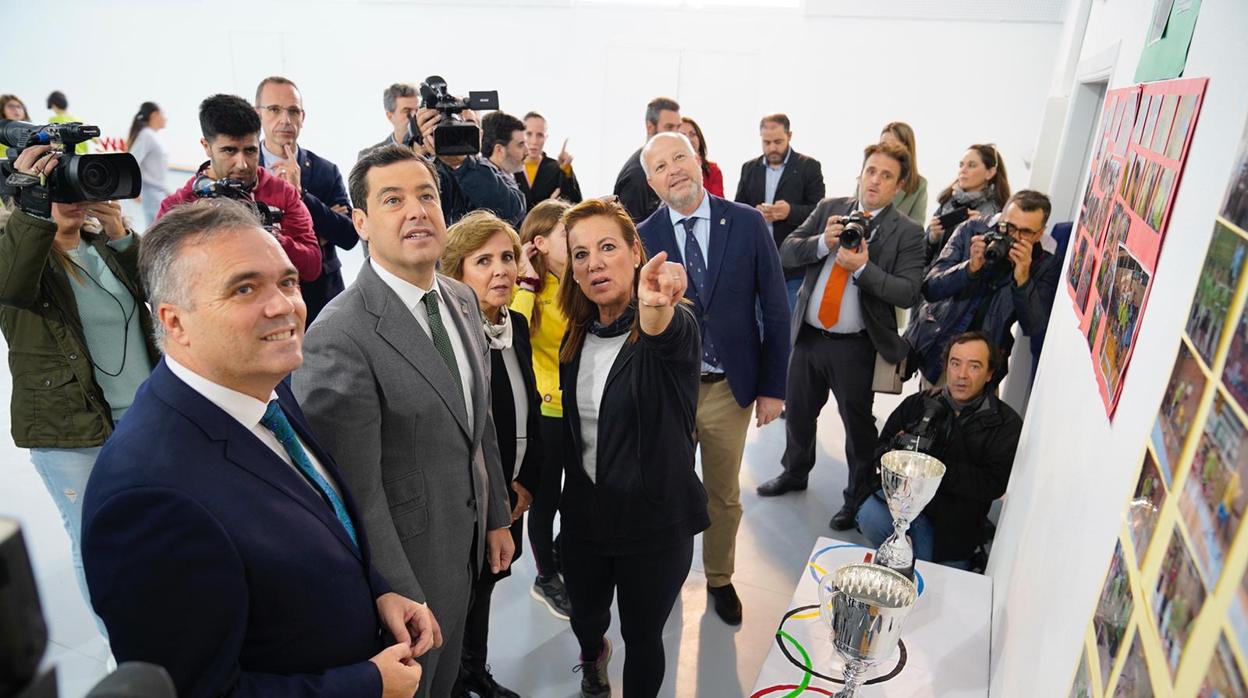 El presidente de la Junta durante la inauguración de las obras de sustitución del Colegio Manuel Siurot de La Palma del Condado