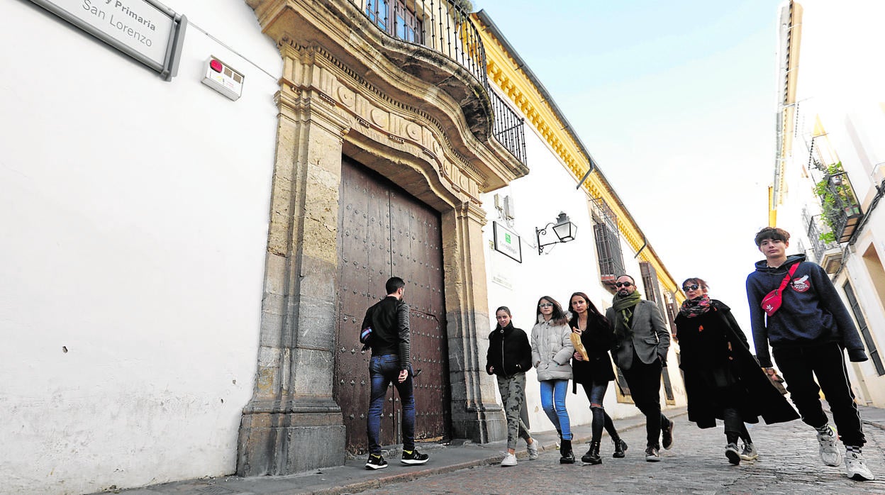 Perspectiva de la calle Muñices desde el palacio, hoy colegio