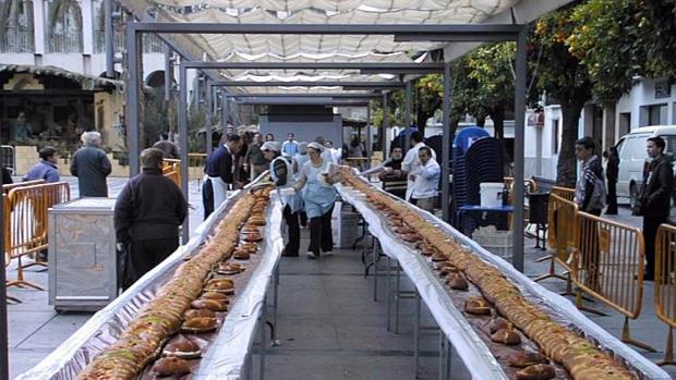 El Roscón de Reyes Gigante de Lucena donará los beneficios a una asociación