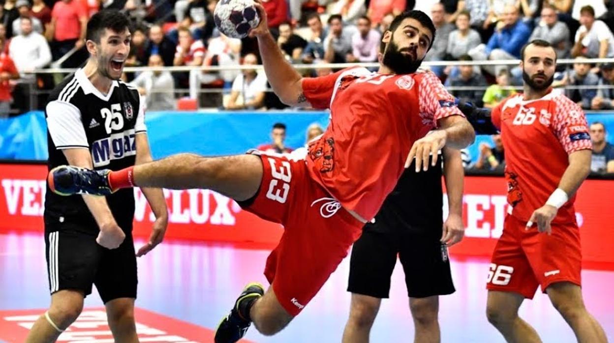 Esteki, nuevo jugador del Ángel Ximénez, lanza a portería