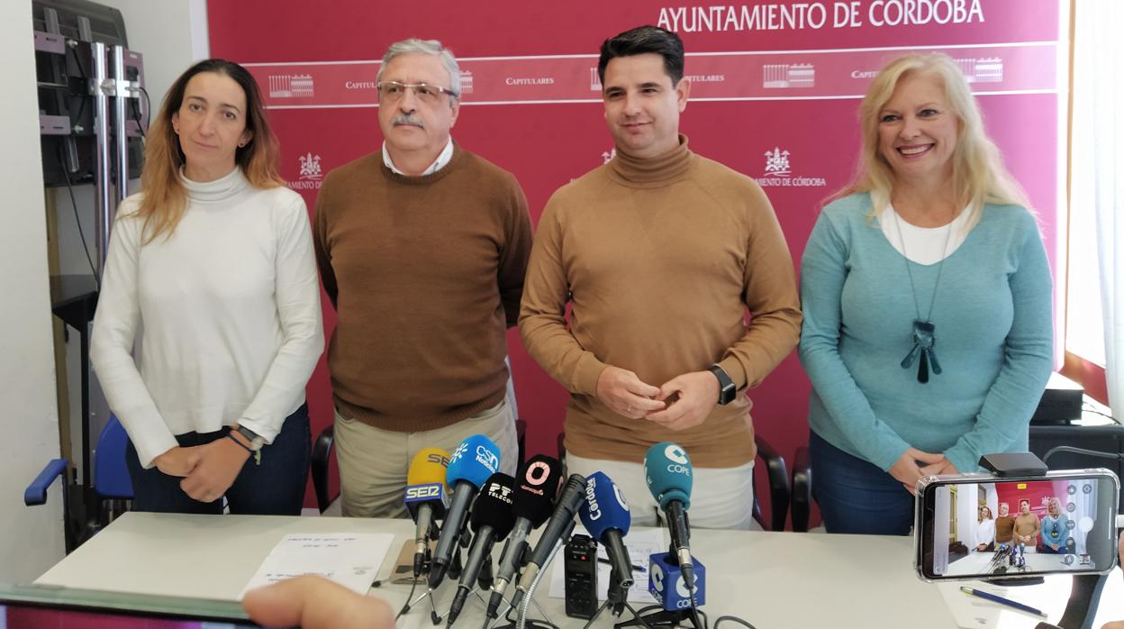 Los cuatro portavoces de la oposición, Vox, PSOE, IU y Podemos, hoy en su rueda de prensa