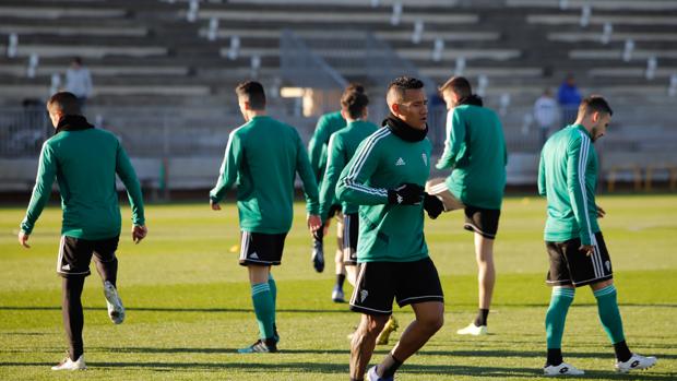 El Córdoba CF inscribe a Garrido y pospone los fichajes de delanteros