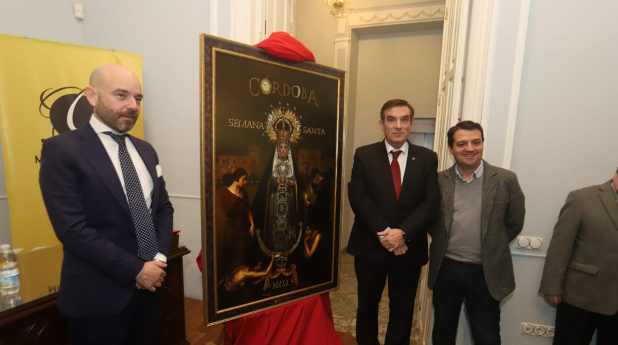 Fernando Vaquero y Francisco Gómez Sanmiguel, con el cartel de la Semana Santa de Córdoba 2020