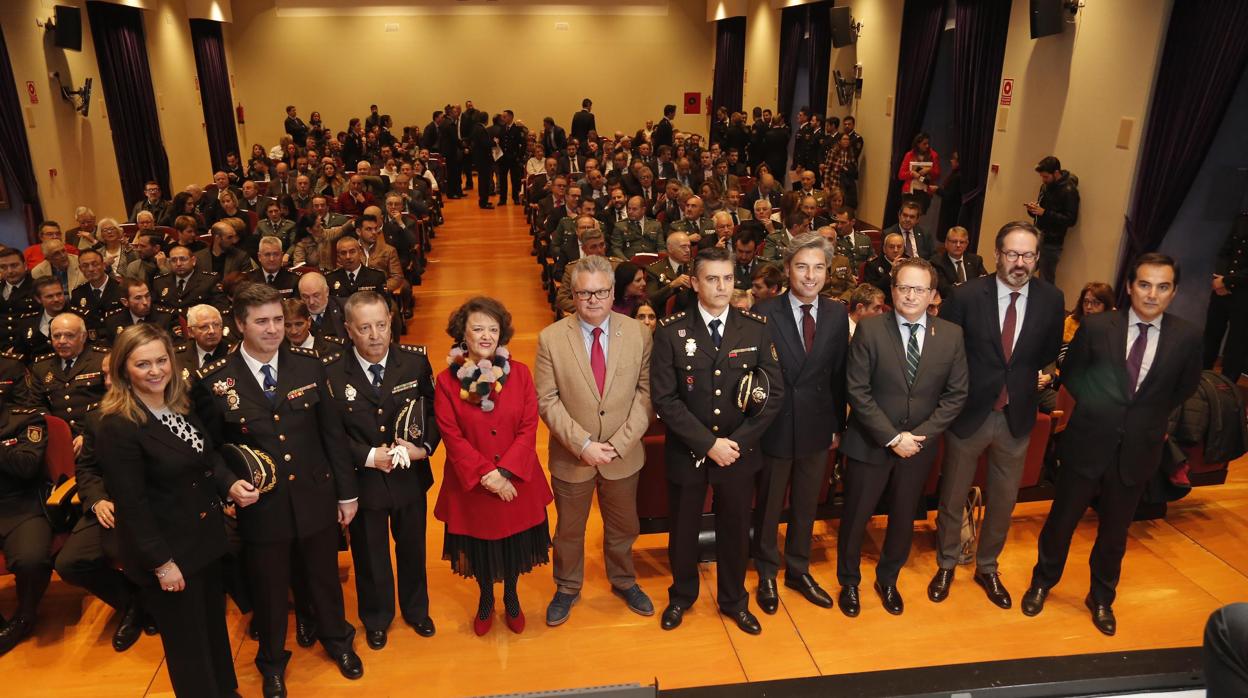 Acto presidido por la subdelegada del Gobierno en la Diputación Provincial en el 196 aniversario de la Policía Nacional