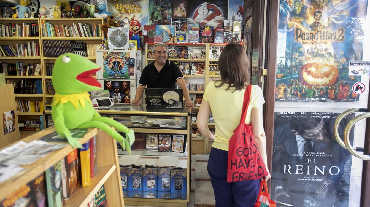 Uno de los videclubes que permanecen abiertos en Córdoba