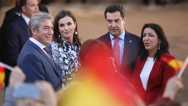 El presidente de la Junta de Andalucía alerta de que Sánchez «quiere quebrar el principio de igualdad entre los españoles»
