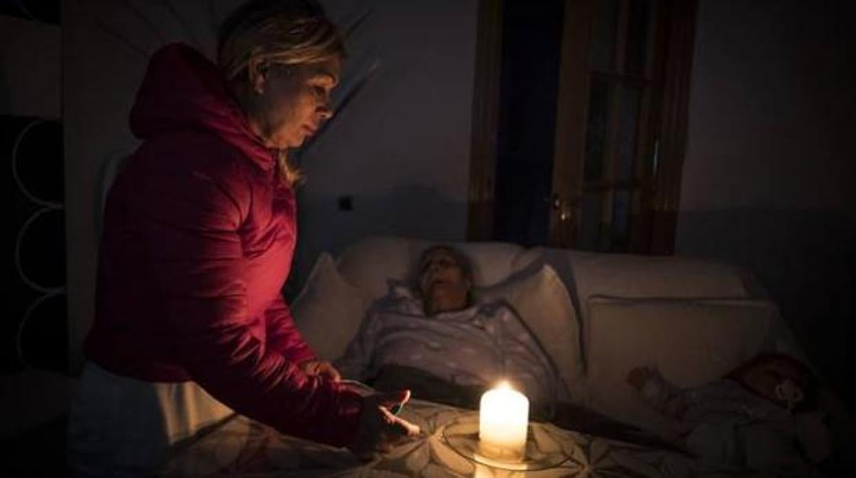 Los cortes de luz en la Zona Norte de Granada afectan al día a día de los vecinos.