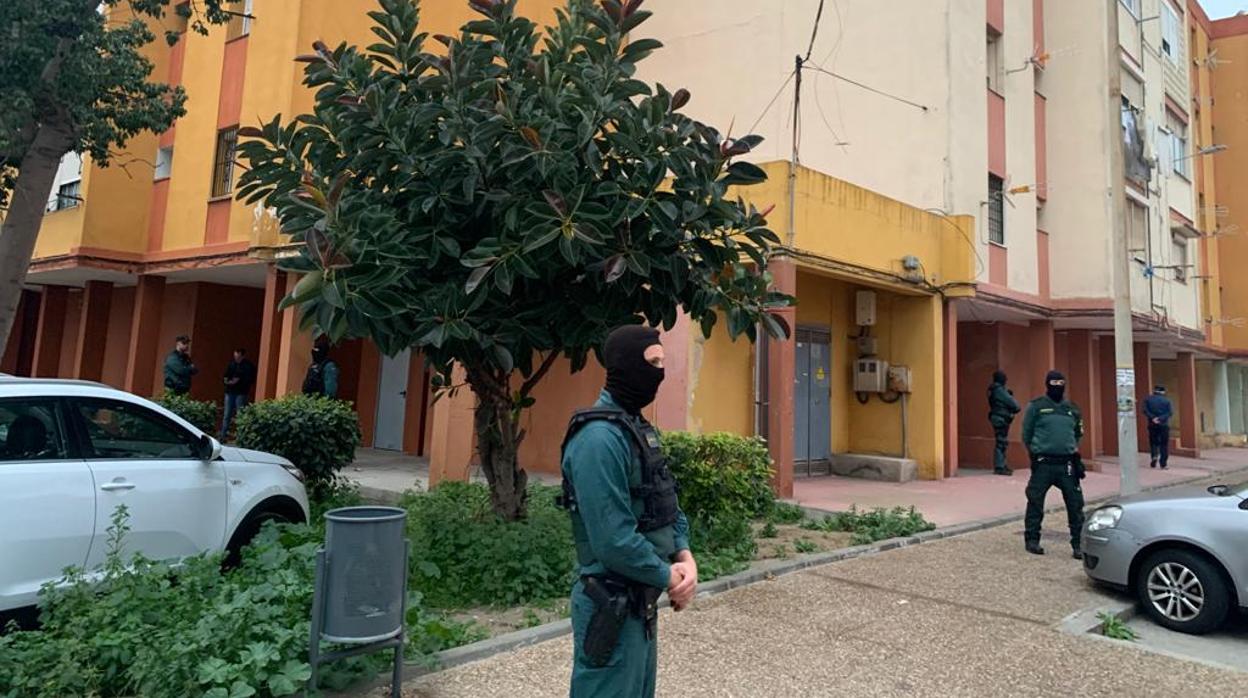 Algunos de los agentes desplegados este martes en el Campo de Gibraltar