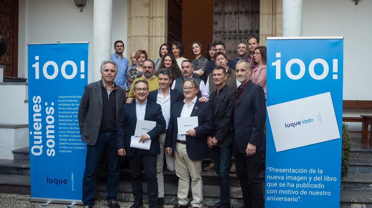 Foto de familia del acto de la Imprenta Luque