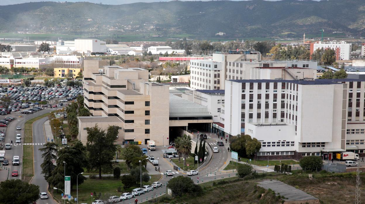 Vista panorámica del cuerpo central del Hospital Reina Sofía