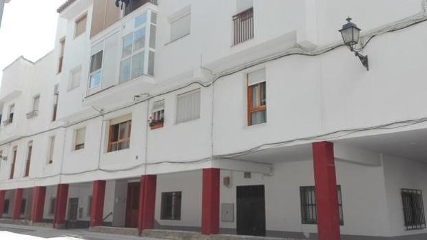 Muere un hombre tras caer del edificio de su expareja en Baza