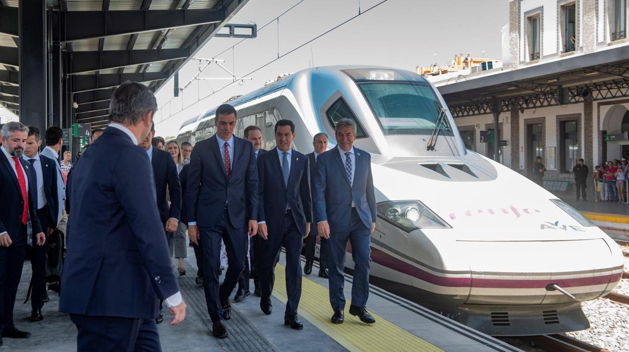 Sánchez y Moreno, en la inauguración primer AVE Madrid-Antequera-Granada el pasado junio