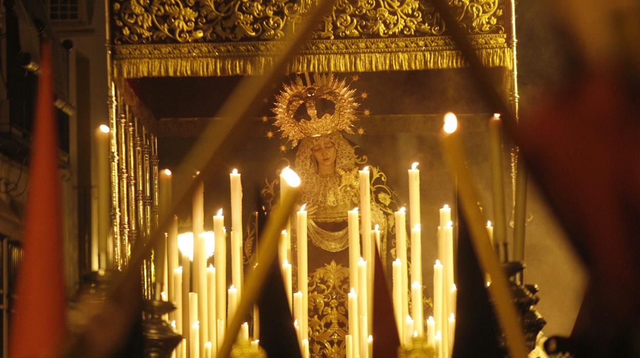 María Santísima de la Caridad, en su paso de palio un Martes Santo