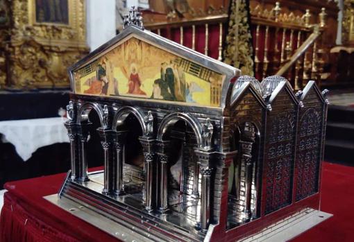 Reproducción de la basílica del Huerto de los Olivos con reliquias de este lugar, para el paso del Huerto