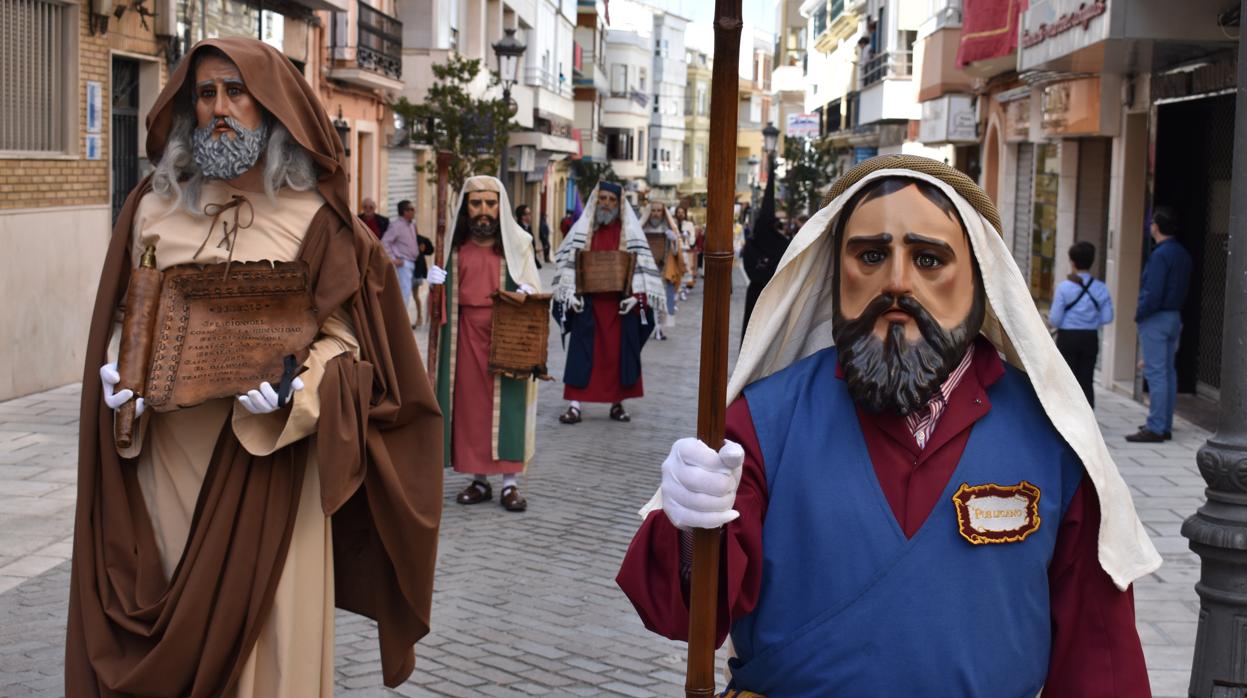 Figuras bíblicas un Domingo de Resurrección en Puente Genil