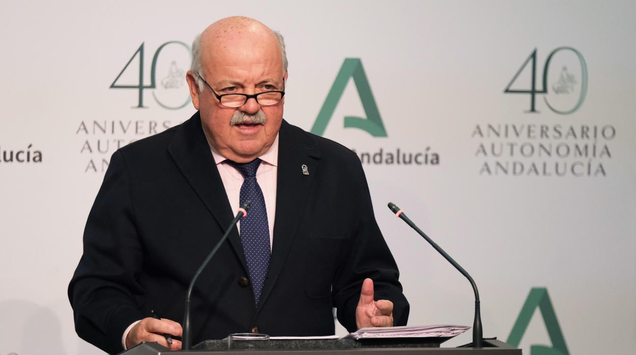 El consejero de Salud, Jesús Aguirre