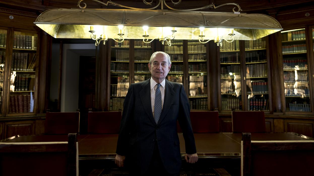 Landelino Lavilla, en la biblioteca